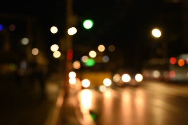 Şehir gece trafiği, trafik ışıkları, arka plan temizliği.