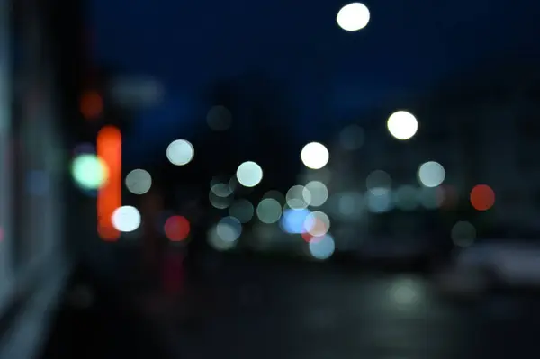 Nocny Ruch Miejski Światłami Samochodowymi Rozproszone Tło — Zdjęcie stockowe