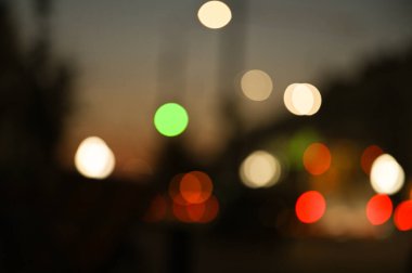 akşam şehir ışığı arka planı bulanık