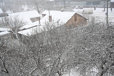  Kışın şehrin mimari parçaları.