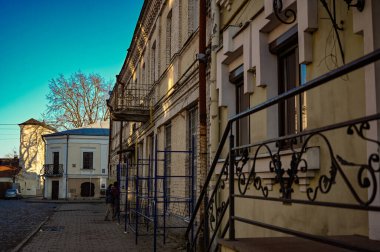 Eski şehrin tarihi mimari parçaları.