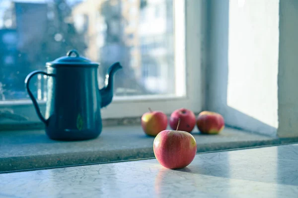 Fresh Ripe Apples Pot Windowsill — Foto de Stock