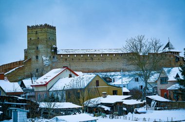 Eski şehrin tarihi mimari parçaları.