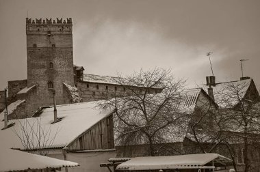 Eski şehrin tarihi mimari parçaları.