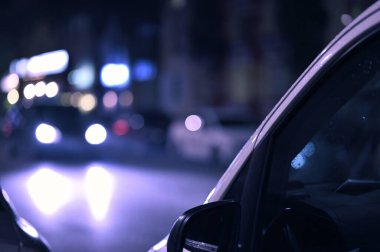 Geceleri araba bulanıklaşır.