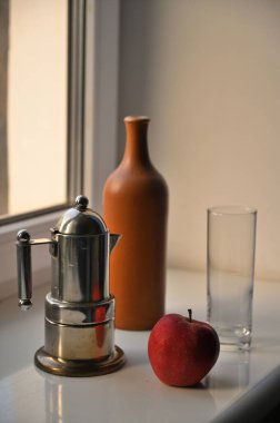 kırmızı şarap ve meyve bir tablo