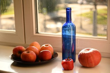 Bardakta kırmızı şarap.