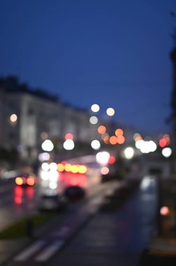 Bulanık şehir ışıkları geceleyin