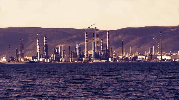 Rafinérie Ropy Petrochemická Továrna Obchodní Lodě Zálivu Kocaeli Izmit Turecko — Stock fotografie