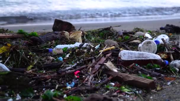 Plastic Waste Beach Non Biodegradable Waste Beach Spilled Garbage Sea — Stock videók