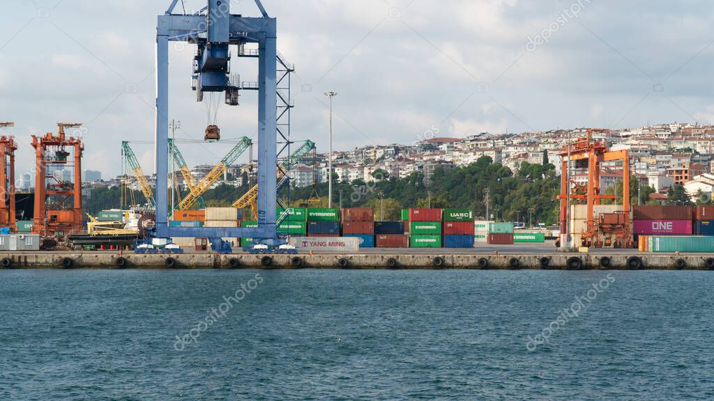 Puerto Haydarpasa. Puerto de Hardarpasa en Estambul. Comercio de