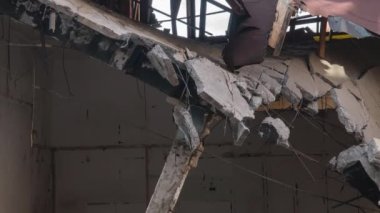 Türkiye 'de deprem. Türkiye 'de büyük bir deprem sonrasında yıkılmış evler. 7,8 şiddetindeki deprem 10 şehir ve milyonlarca insanı etkiledi..