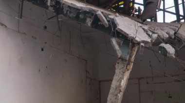 Türkiye 'de deprem. Türkiye 'de büyük bir deprem sonrasında yıkılmış evler. 7,8 şiddetindeki deprem 10 şehir ve milyonlarca insanı etkiledi..