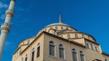 Cami ve gökyüzü. Ramazan konsepti İslami arka plan. Türkiye 'de tarihi cami. Seçici odak dahil