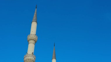 Cami ve gökyüzü. Ramazan konsepti İslami arka plan. Türkiye 'de tarihi cami. Seçici odak dahil