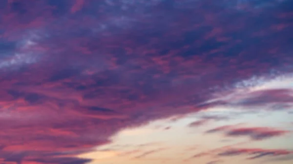 Sonnenuntergang Cirrocumulus Und Schleierwolken Während Des Sonnenuntergangs Schöne Dramatische Sonnenuntergang — Stockfoto