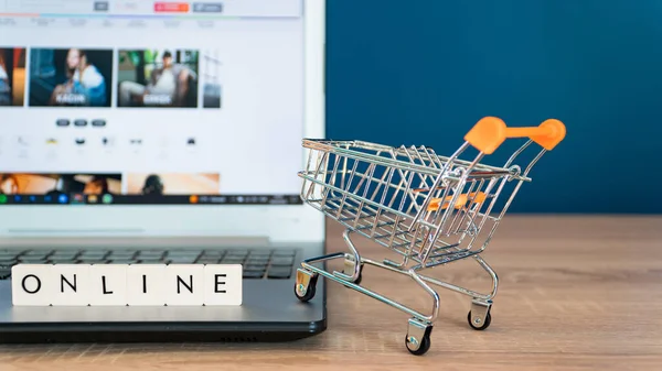 Online Shopping Concept Shopping Cart Trolley Laptop Wooden Table — Stock Photo, Image