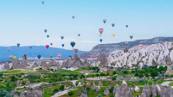 Capadócia Balões Quente Sobrevoando Capadócia Céu Dramático Viaje Para Turquia — Fotografia de Stock