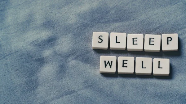 Tidur Kata Kata Yang Baik Pada Lembaran Tempat Tidur Yang — Stok Foto