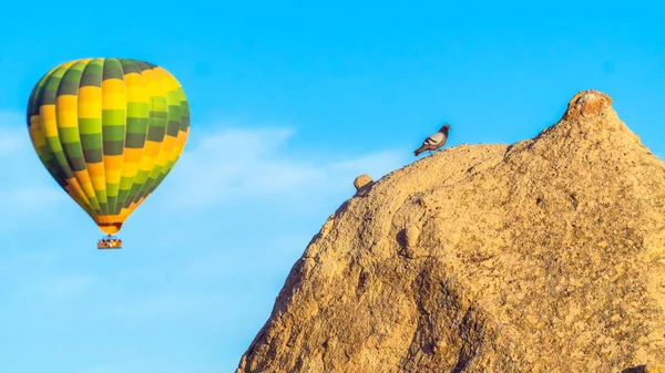 Cappadocië Turkije Warme Luchtballonnen Die Bij Zonsopgang Elfenschoorstenen Vliegen Cappadocië — Stockfoto