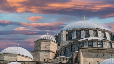 İstanbul 'daki Sultanahmet Camii. İslami fotoğraf. Kurban Bayramı ya da kurban ziyafeti konsepti. Kurban Bayrami. Tercümesi: 