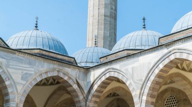 İstanbul 'daki Sultanahmet Camii. İslami fotoğraf. Kurban Bayramı ya da kurban ziyafeti konsepti. Kurban Bayrami. Tercümesi: 
