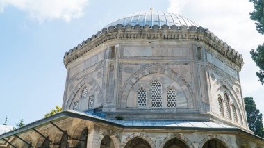 Muhteşem Sultan Süleyman 'ın İstanbul' daki mozolesi. Kanuni Sultan Süleyman Turbesi, Süleyman Camii kompleksi içinde yer almaktadır. Seçici odak dahil