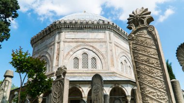 Muhteşem Sultan Süleyman 'ın İstanbul' daki mozolesi. Kanuni Sultan Süleyman Turbesi, Süleyman Camii kompleksi içinde yer almaktadır. Seçici odak dahil