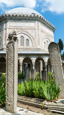 Muhteşem Sultan Süleyman 'ın İstanbul' daki mozolesi. Kanuni Sultan Süleyman Turbesi, Süleyman Camii kompleksi içinde yer almaktadır. Seçici odak dahil