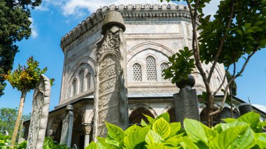 Muhteşem Sultan Süleyman 'ın İstanbul' daki mozolesi. Kanuni Sultan Süleyman Turbesi, Süleyman Camii kompleksi içinde yer almaktadır. Seçici odak dahil