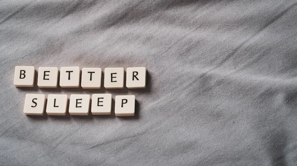 睡眠の概念 ベッドの上でよく眠る言葉 睡眠の健康の概念 角度の高いビュー テキストのコピースペース — ストック写真