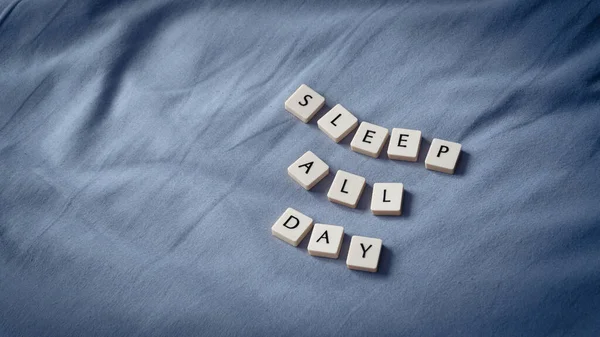 Duerme Todo Día Concepto Sueño Con Máscara Para Dormir Letras —  Fotos de Stock
