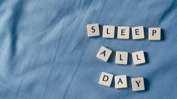 Duerme Todo Día Concepto Sueño Con Máscara Para Dormir Letras —  Fotos de Stock