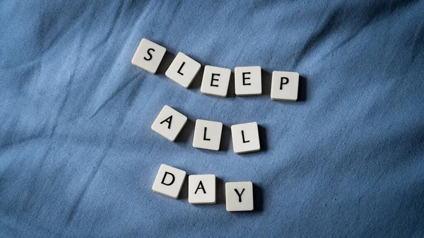 Duerme Todo Día Concepto Sueño Con Máscara Para Dormir Letras — Foto de Stock