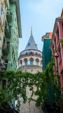 Galata Kulesi. İstanbul 'daki Galata Kulesi. Düşük açı. Türkiye 'ye git. Türkiye 'nin simgeleri