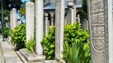 Muhteşem Sultan Süleyman 'ın İstanbul' daki mozolesi. Kanuni Sultan Süleyman Turbesi, Süleyman Camii kompleksi içinde yer almaktadır. Seçici odak dahil