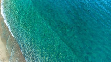 Deniz manzaralı. Turkuaz deniz manzarası metin için kopyalama alanı. Seyahat kavramı