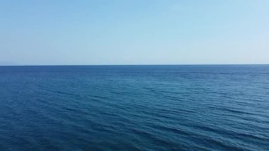 Deniz manzaralı. Deniz dokusu. Sakin turkuaz deniz. Yaz kavramı. Datca, Türkiye.