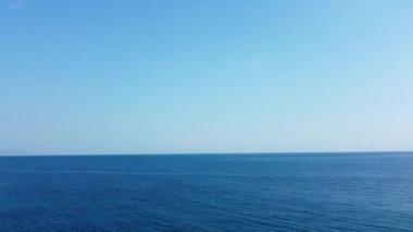 Deniz manzaralı. Deniz dokusu. Sakin turkuaz deniz. Yaz kavramı. Datca, Türkiye.