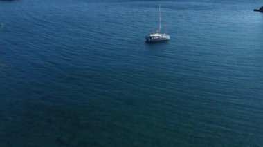 Deniz manzaralı. Deniz dokusu. Sakin turkuaz deniz. Yaz kavramı. Datca, Türkiye.