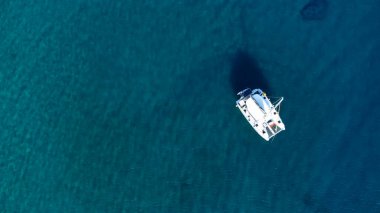 Deniz manzaralı. Turkuaz deniz manzarası metin için kopyalama alanı. Seyahat kavramı