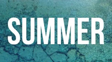 Yaz konsepti metin animasyonu. Deniz zeminli yaz metni canlandırma afişi