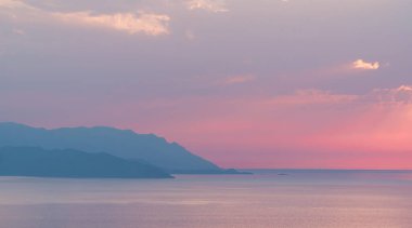 Günbatımı gökyüzü manzarası, güzel günbatımı huzur manzarası..