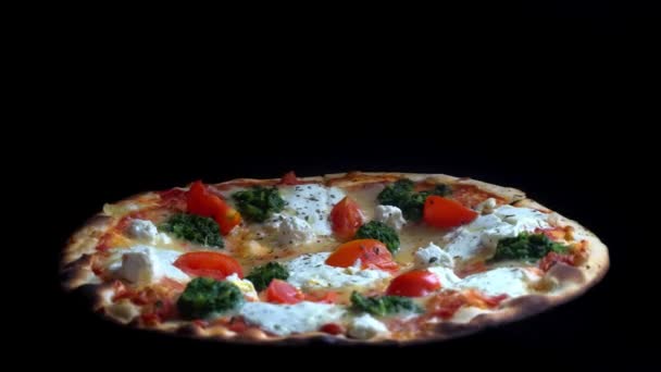 Pyszne Pyszne Gorące Świeże Włoskie Ser Pizza Cienkiej Skorupie Obraca — Wideo stockowe