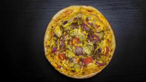 Pyszne Pyszne Gorące Świeże Włoskie Pizzy Cienkiej Skorupie Obraca Się — Wideo stockowe