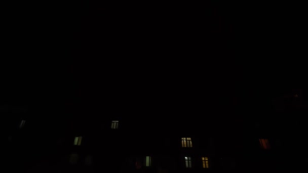 Trovoada Sobre Cidade Noite Ilumina Casas Escuro Grande Muitos Relâmpagos — Vídeo de Stock