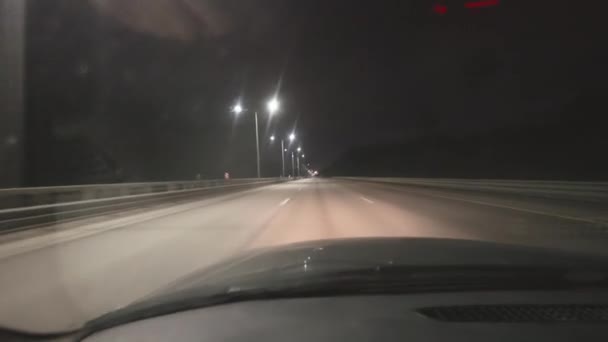 Pohled Akční Kamery Auto Jedoucí Dálnici Nebo Dálnici Ruce Řidiče — Stock video
