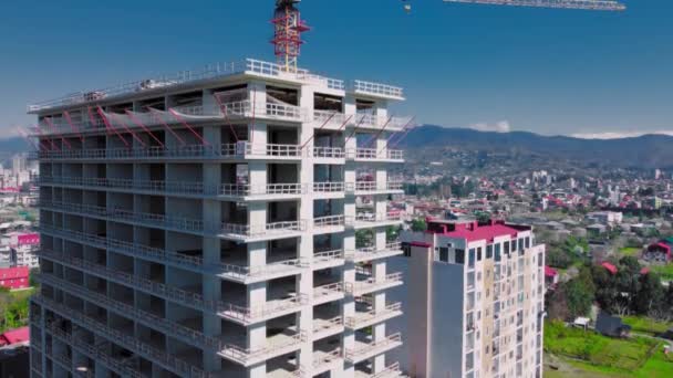 Novo Complexo Residencial Inacabado Alto Contra Pano Fundo Céu Azul — Vídeo de Stock