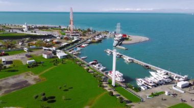 Batumi, Georgia 'daki helikopter ya da insansız hava aracı görüntüsü. Batumi 'nin merkezi, gezinti güvertesi ve sahil manzarası. Adjara 'nın başkenti, Georgia.