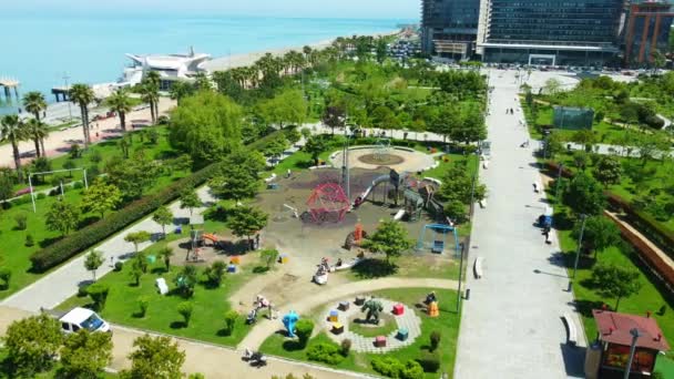 Luftaufnahmen Von Drohnen Park Des Batumi Boulevard Lekha Und Maria — Stockvideo